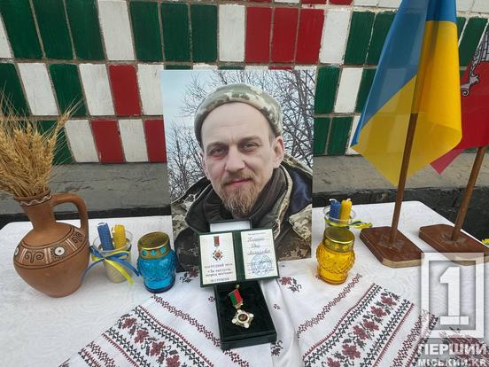 Нові обличчя мужності на шкільних фасадах: у Кривому Розі увічнили пам’ять Максима Астапова та Юрія Карпенка3