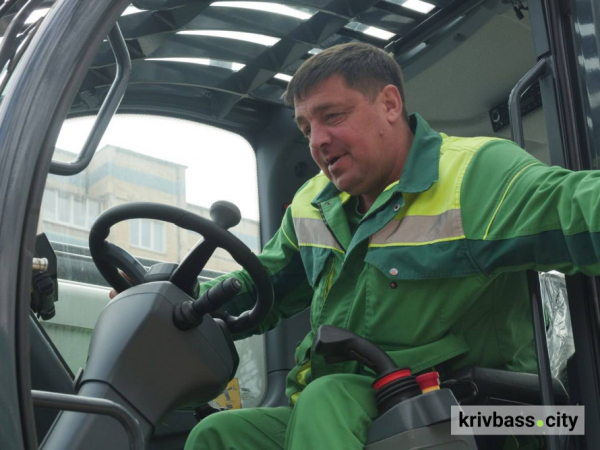 Одна машина замінює десятки людей: комунальники Кривого Рогу отримали сучасну техніку2