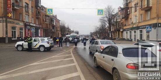 Площа тиші: криворіжці вшанували пам’ять захисників хвилиною мовчання1