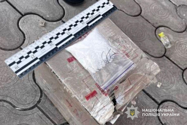 Посилка з наркотиками і граната вдома: у Кривому Розі затримали 25-річного чоловіка0