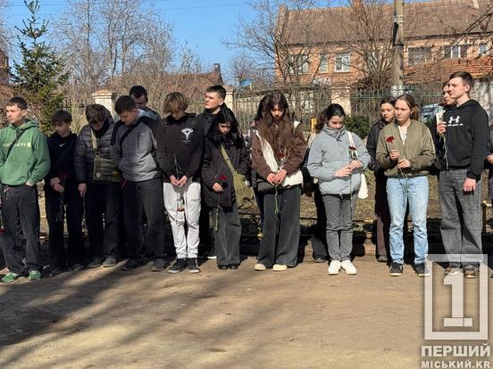 «Постійно мотивував бути на позитиві»: на фасаді гімназії №34 у Кривому Розі відкрили меморіальну дошку Антону Поварову3