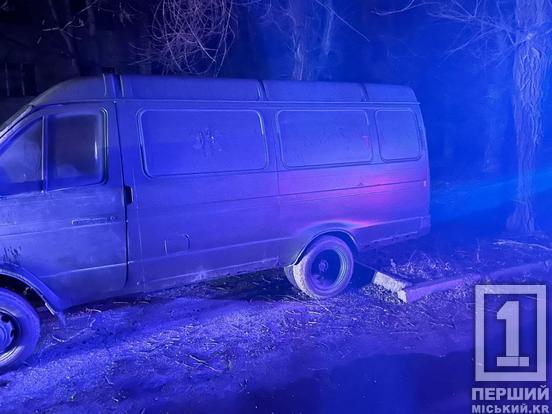 Пожежа на Вадима Гурова: вогонь пошкодив припаркований мікроавтобус1