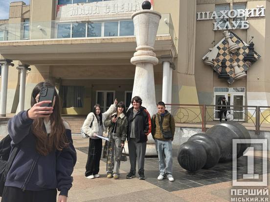 Прогулянка історичними місцинами, загадки та нові світлини: у Кривому Розі школярі відкривали місто під час канікул5