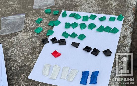 Різка зміна маршруту не допомогла: у Кривому Розі затримали чоловіка з десятками згортків