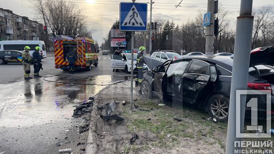 Тихіше їдеш, далі будеш – не про них: на проспекті Металургів одне в одного влетіли Mercedes і Hyundai, під колеса потрапила дитина1