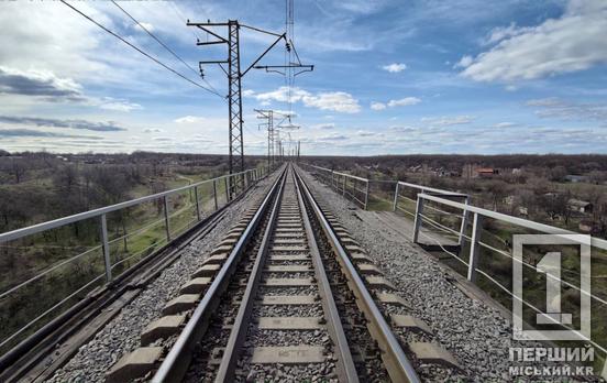 У Кривому Розі через обстріли зупинили рух приміських поїздів на Інгулець: яка альтернатива