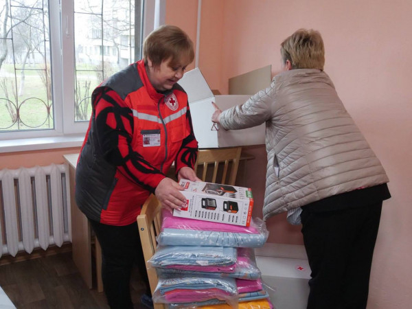 У Кривому Розі ключі від квартири отримала багатодітна родина з Херсонської області, яка втратила дім внаслідок бойових дій5