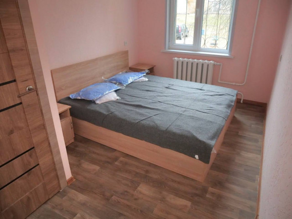 У Кривому Розі ключі від квартири отримала багатодітна родина з Херсонської області, яка втратила дім внаслідок бойових дій3