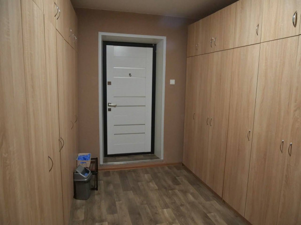 У Кривому Розі ключі від квартири отримала багатодітна родина з Херсонської області, яка втратила дім внаслідок бойових дій1