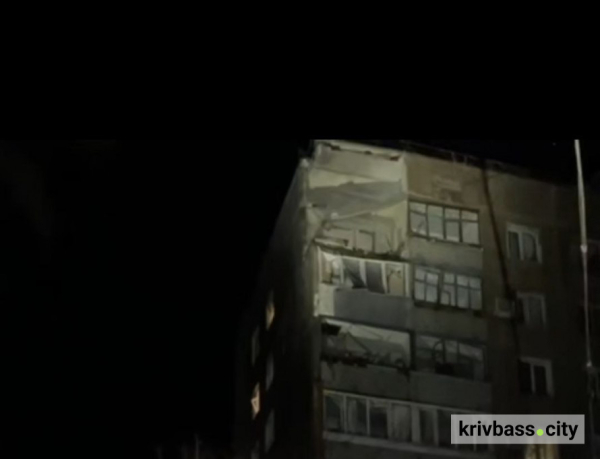 У Кривому Розі палав будинок: у ніч на 6 березня армія рф масовано атакувала місто1
