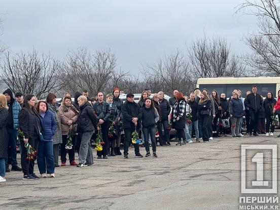 У Кривому Розі попрощалися з 28-річним Антоном Пономаренком, який загинув під час атаки на підприємство3