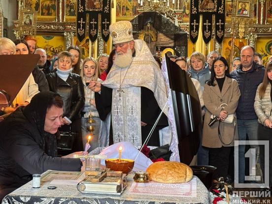 У Кривому Розі попрощалися з 28-річним Антоном Пономаренком, який загинув під час атаки на підприємство4