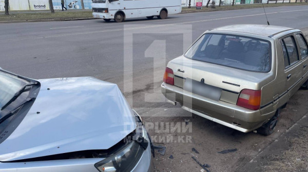 У Кривому Розі сталася ДТП за участі трьох авто2