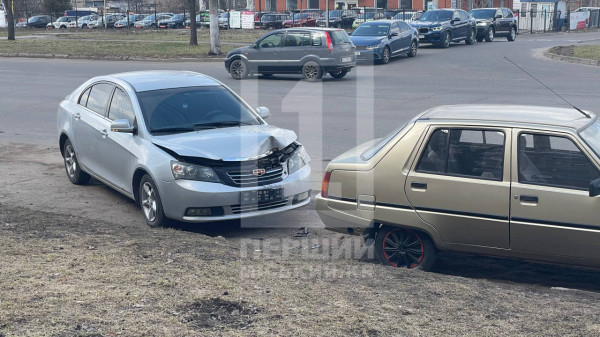 У Кривому Розі сталася ДТП за участі трьох авто4