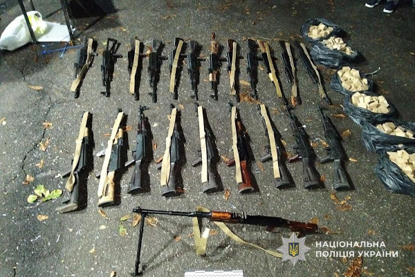 У Кривому Розі судитимуть трьох чоловіків за незаконний збут вогнепальної зброї та боєприпасів2