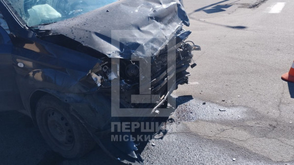 У Кривому Розі в районі ПівдГЗК зіткнулися два автомобілі1