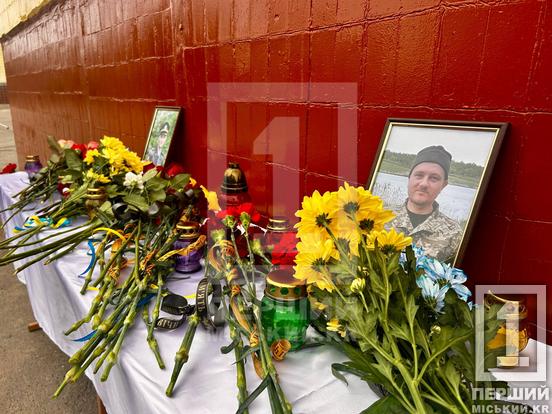 У Кривому Розі відкрили меморіальні дошки захисникам Дмитру Рущаку, Денису Слюсарю та Олегу Чувпилу7