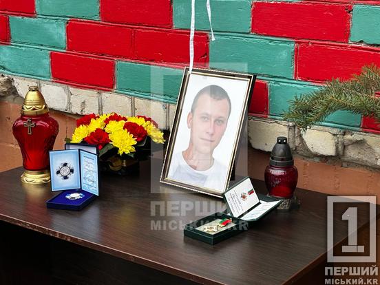 У Кривому Розі відкрили меморіальні дошки захисникам Дмитру Рущаку, Денису Слюсарю та Олегу Чувпилу12