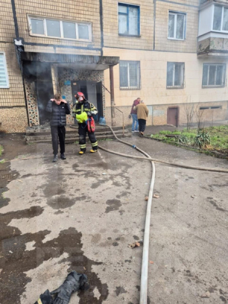 У Кривому Розі з багатоповерхівки врятували 15 людей під час пожежі2