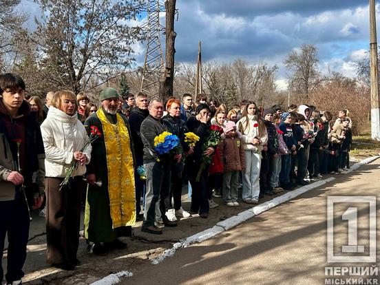 Умів розрядити атмосферу жартом: у криворізькому ліцеї відкрили меморіальну дошку на честь Руслана Борисова1