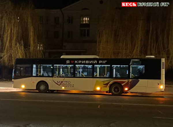 Автобус А8 на пр. Університетському в Кривому Розі