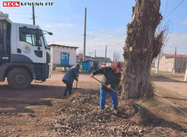 Прибирання території депо №1 Швидкісного трамваю в Кривому Розі