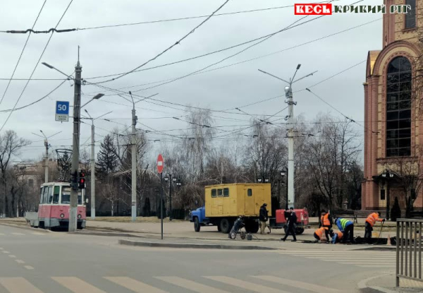 Ремонт трамвайних колій під Святогеоргієвською дзвіницею в Кривому Розі