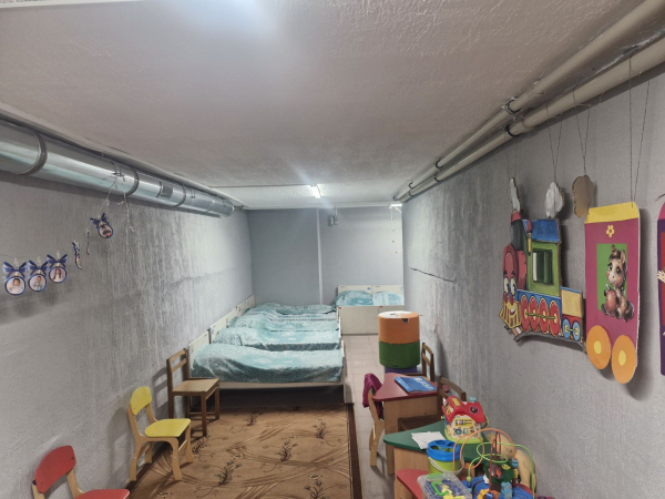 Укриття в гімназії в Тернівському районі Кривого Рогу має ліжка для малюків