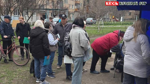 Заяви про пошкодження майна шахедом пишуть у Зеленодольську Криворізького р-ну