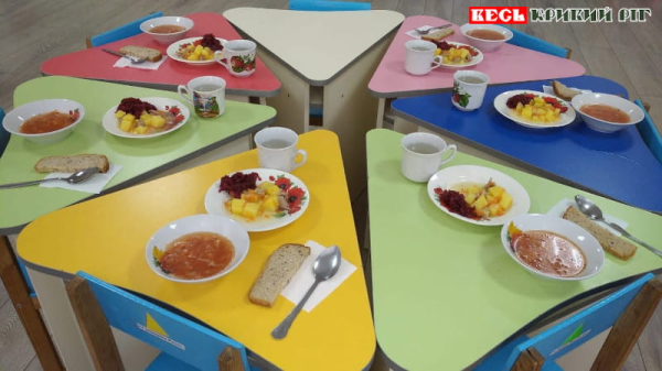 Блюда в шкільній їдальні в Глеюватській громаді Криворізького району