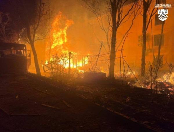 Вночі дрони атакували південь Одещини: сталася пожежа на базі відпочинку1
