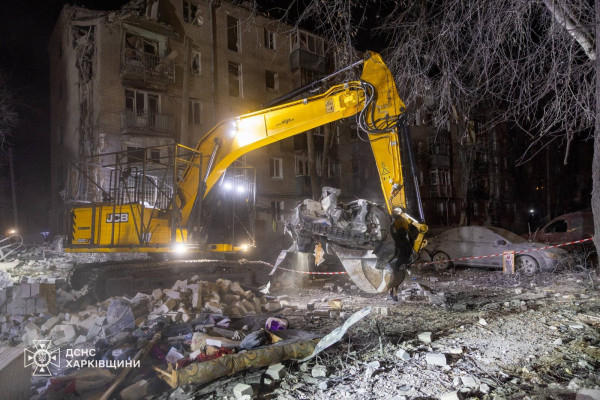 Вночі російські окупанти вдарили балістичними ракетами по Харкову: зруйновано багатоповерхівку, є загиблі1