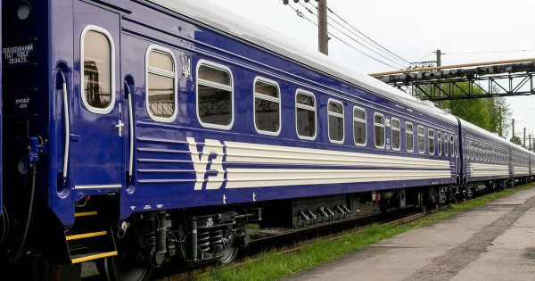 Затримки на понад 8 годин: низка поїздів змінили маршрути через ворожу атаку0