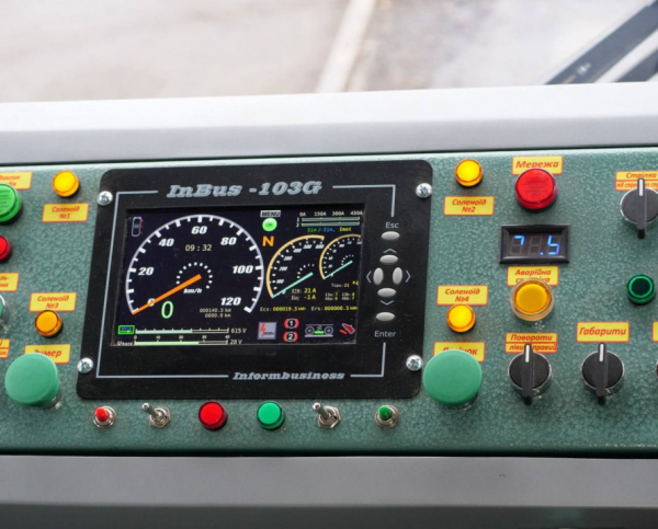 Зручний та комфортний: криворізький швидкісний отримав новий трамвай3