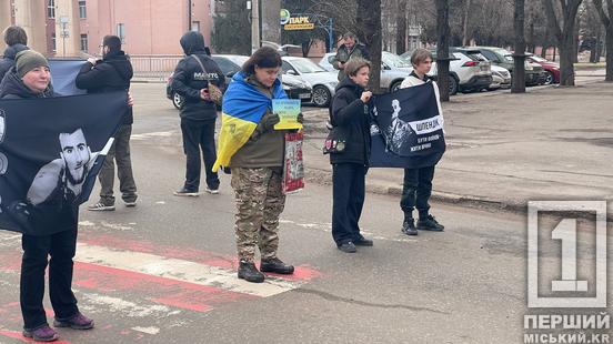 Зупинитись, щоб пам’ятати: хвилина мовчання біля ПК «Мистецький»1