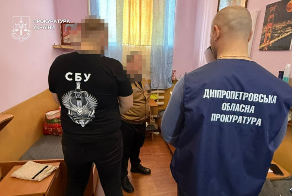 17,5 тис. євро за незаконний виїзд з України: у Дніпрі викрили злочинну групу, серед підозрюваних — засуджений0