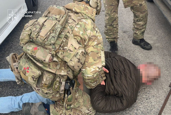 17,5 тис. євро за незаконний виїзд з України: у Дніпрі викрили злочинну групу, серед підозрюваних — засуджений2