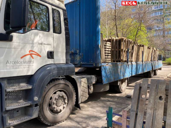 Палети до ліцею №119 привезли з АрселорМітал Кривий Ріг