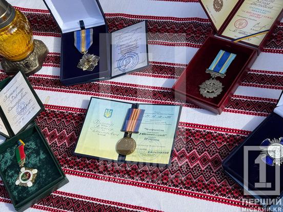 Йому навіки 28: у Кривому Розі відкрили меморіальну дошку аеророзвіднику Віктору Кушніру5