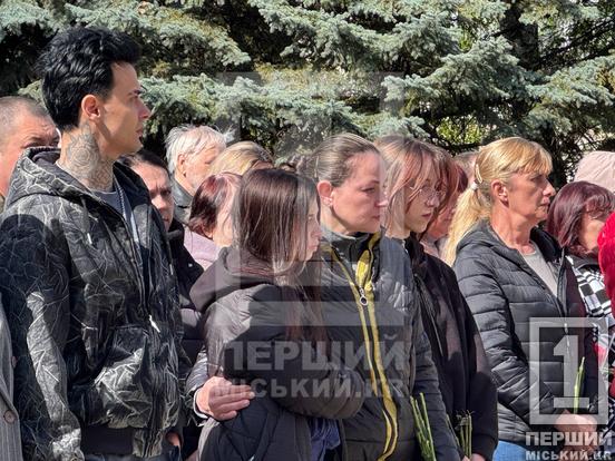 Йому навіки 28: у Кривому Розі відкрили меморіальну дошку аеророзвіднику Віктору Кушніру1