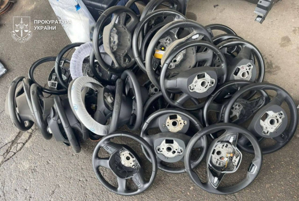 Крадіжки автозапчастин на мільйони: у Дніпрі викрили злочинну схему1