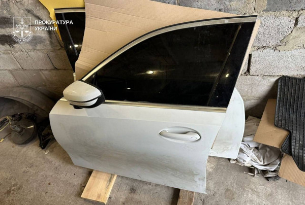 Крадіжки автозапчастин на мільйони: у Дніпрі викрили злочинну схему3