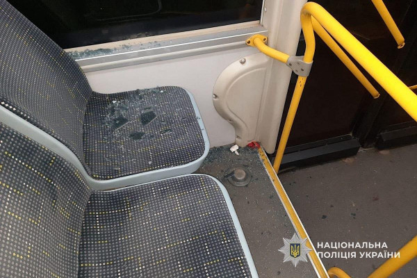 Криворізькі поліцейські затримали 18-річного хлопця, який поцілив у дівчину з пневматичного пістолета1