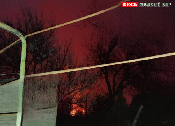 Пожежа від удару БПЛА по Апостоловому в Криворізькому районі