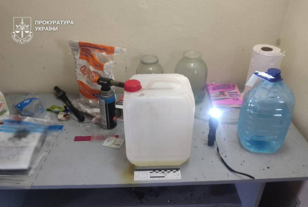 На Дніпропетровщині судитимуть групу, яка виготовляла та збувала метамфетамін4