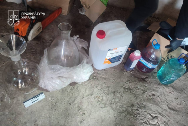 На Дніпропетровщині судитимуть групу, яка виготовляла та збувала метамфетамін3