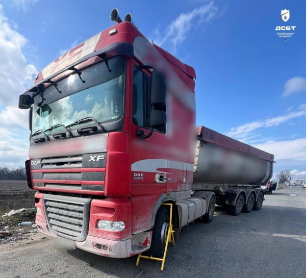 На Дніпропетровщині виявили вантажівки з серйозним перевантаженням2