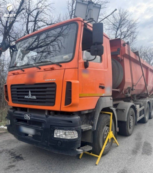 На Дніпропетровщині виявили вантажівки з серйозним перевантаженням1