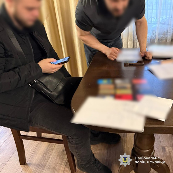 На Дніпропетровщині викрили телефонних шахраїв, які привласнювали кошти громадян через перевипуск SIM-карт2