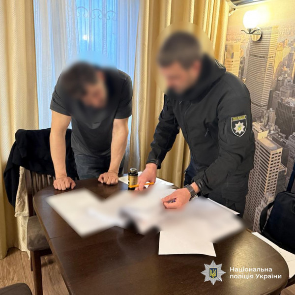 На Дніпропетровщині викрили телефонних шахраїв, які привласнювали кошти громадян через перевипуск SIM-карт1